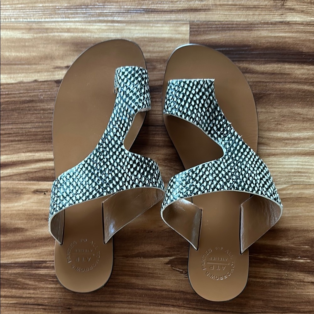 Black and White Sandals with Classic Thong Design